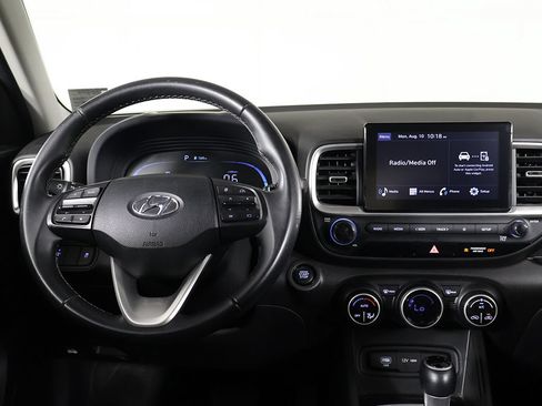 Certified 2024 Hyundai Venue SEL FWD image 29