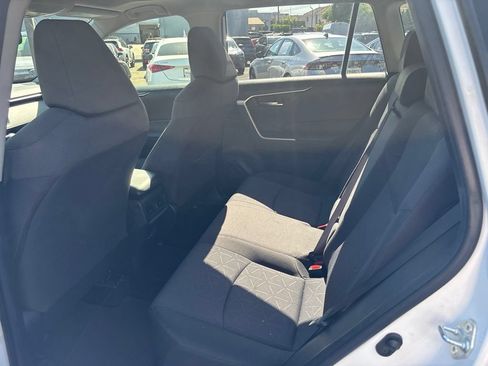 Used 2019 Toyota RAV4 XLE w/ Convenience Package FWD image 13