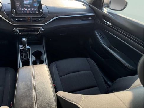 Used 2025 Nissan Altima 2.5 SV FWD image 10