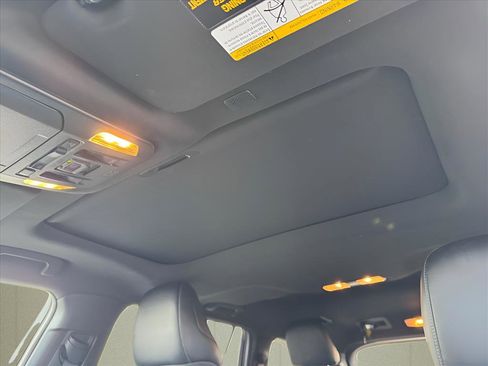 Used 2022 Toyota Highlander XSE image 19