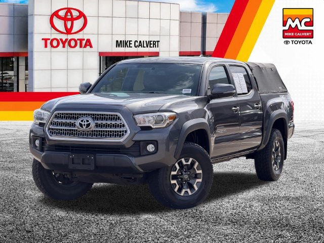 Used 2017 Toyota Tacoma TRD Off-Road w/ Premium & Technology Package AWD/4WD image 2