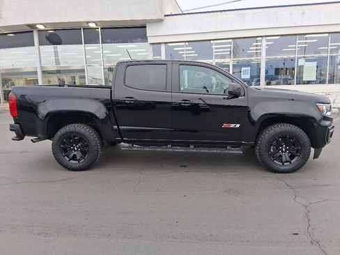 Used 2021 Chevrolet Colorado Z71 w/ Z71 Midnight Edition image 2