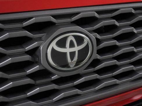 Used 2022 Toyota Tacoma TRD Off-Road w/ Technology Package AWD/4WD image 26