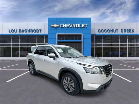 Used 2025 Nissan Pathfinder SV image 1