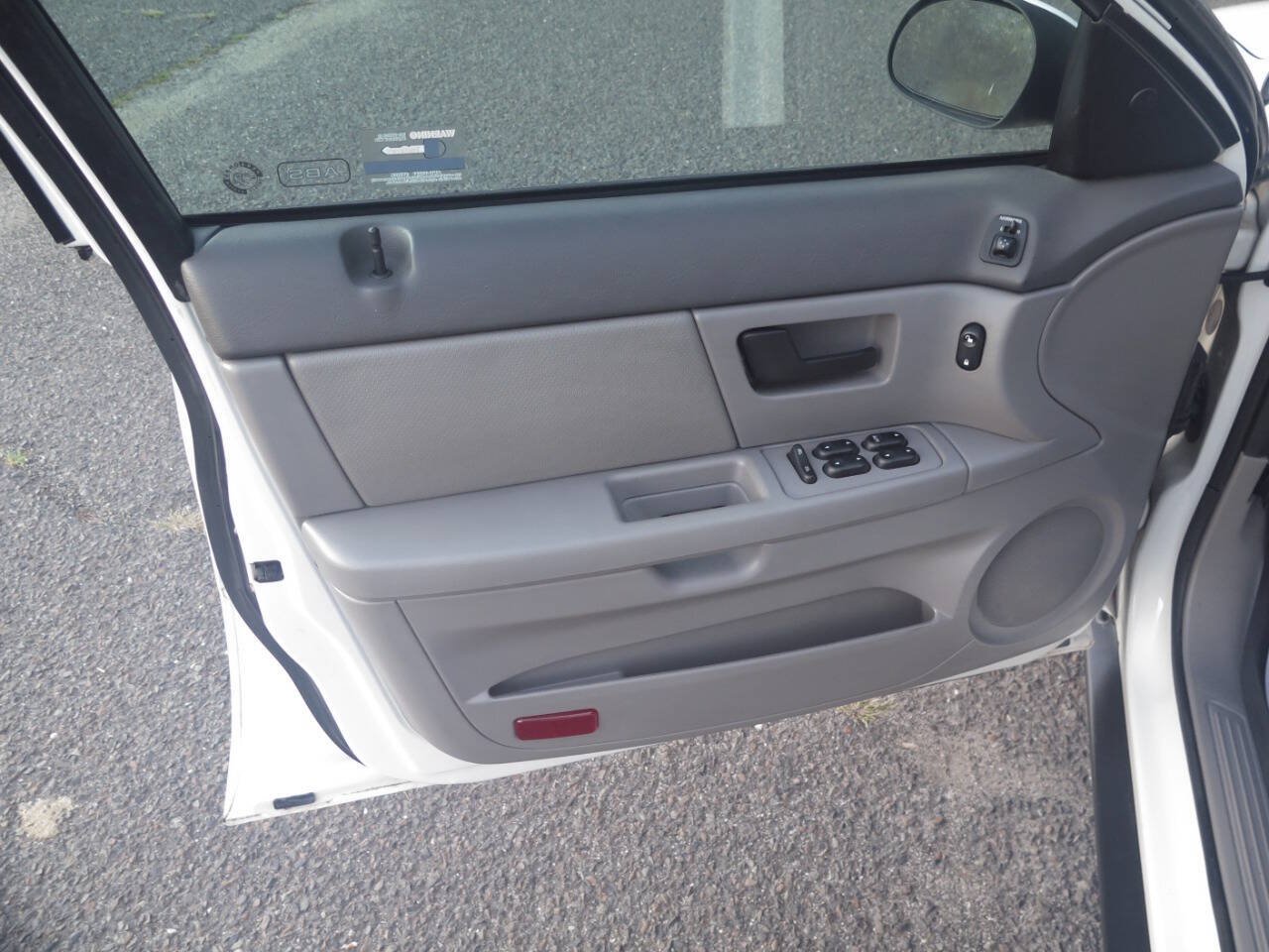 Used 2003 Ford Taurus SES FWD image 34