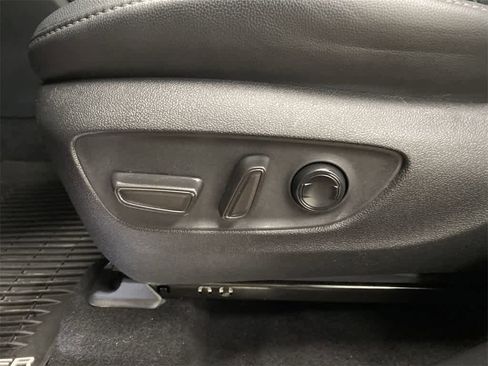 Used 2020 Toyota Highlander Platinum image 16