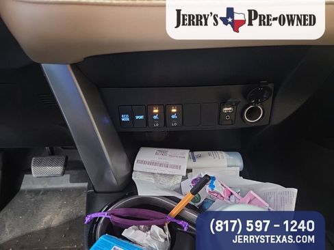 Used 2018 Toyota RAV4 Limited image 12