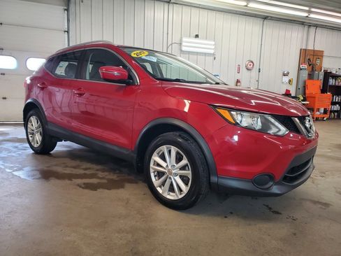 Used 2017 Nissan Rogue Sport SV image 2