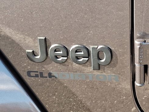 Certified 2022 Jeep Gladiator Sport image 17