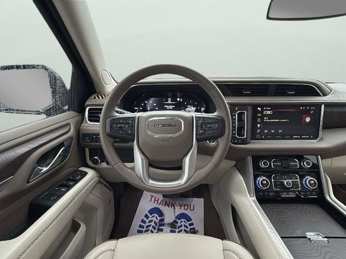 Used 2023 GMC Yukon XL Denali image 13