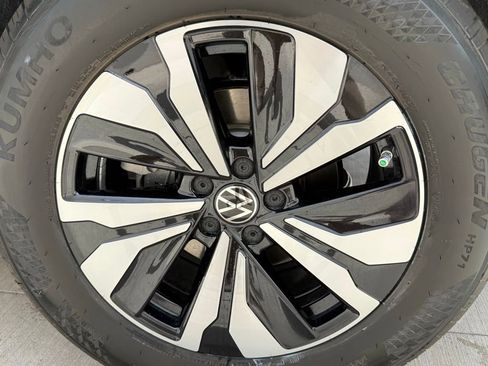 Used 2025 Volkswagen Atlas Cross Sport SE FWD image 10