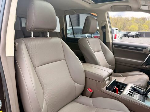 Used 2018 Lexus GX 460 w/ Navigation Package image 35