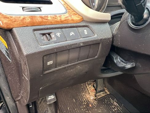 Used 2015 Hyundai Santa Fe Sport w/ Option Group 02 image 25