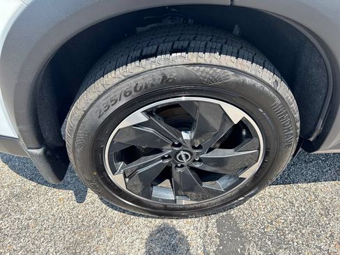 Used 2024 Nissan Rogue SV w/ SV Premium Package AWD/4WD image 5