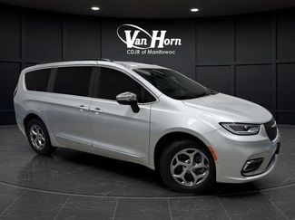 Used 2023 Chrysler Pacifica Limited w/ Uconnect Theater Family Group video 1