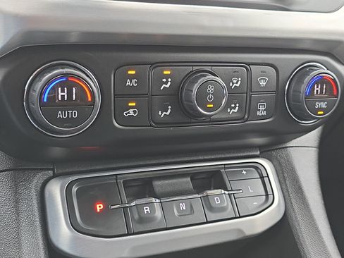 Used 2023 GMC Acadia SLT image 19