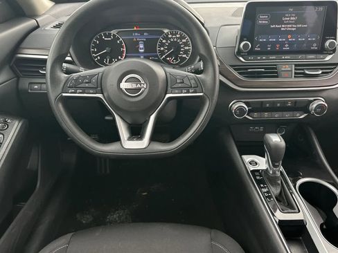 Used 2024 Nissan Altima 2.5 SV image 15