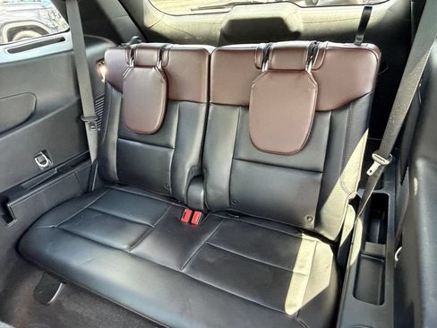 Used 2023 Ford Explorer Platinum w/ Technology Package AWD/4WD image 36