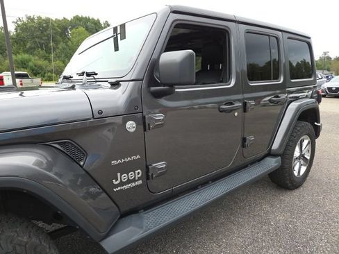 Used 2020 Jeep Wrangler Unlimited Sahara w/ Dual Top Group AWD/4WD image 15