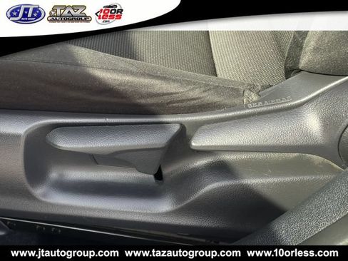 Used 2019 Toyota Prius L Eco FWD image 11