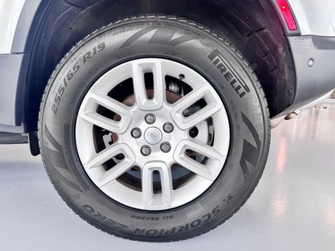 Used 2023 Land Rover Defender 110 S image 13