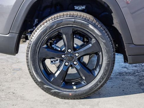 New 2025 Jeep Grand Cherokee Limited w/ Black Appearance Package image 12