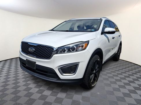 Used 2017 Kia Sorento AWD image 3
