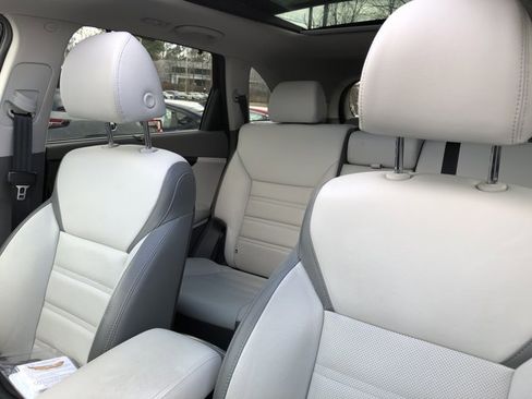 Certified 2019 Kia Sorento SX w/ SX Touring Package image 9