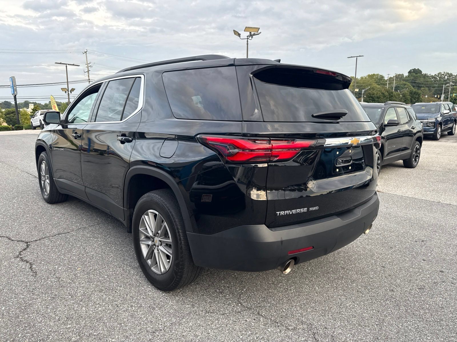 Used 2023 Chevrolet Traverse LT AWD/4WD image 9
