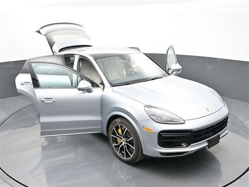 Used 2022 Porsche Cayenne Turbo image 31