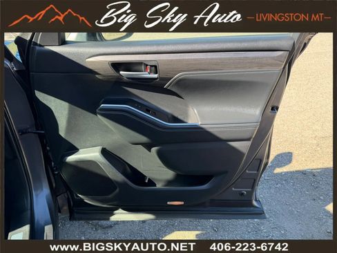 Used 2021 Toyota Highlander Limited AWD/4WD image 19