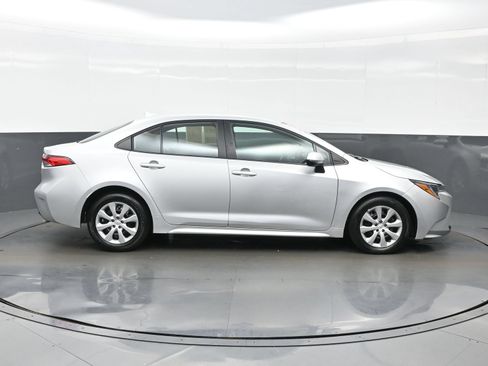 Used 2025 Toyota Corolla LE FWD image 7