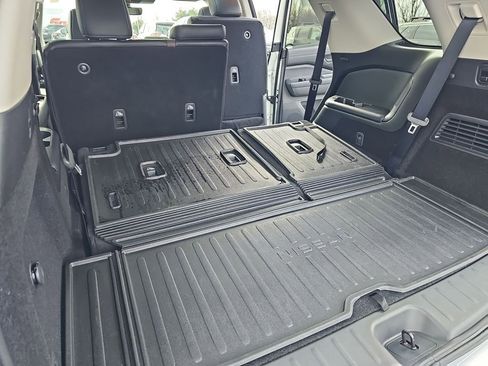 Used 2024 Nissan Pathfinder Platinum w/ Cargo Package image 23