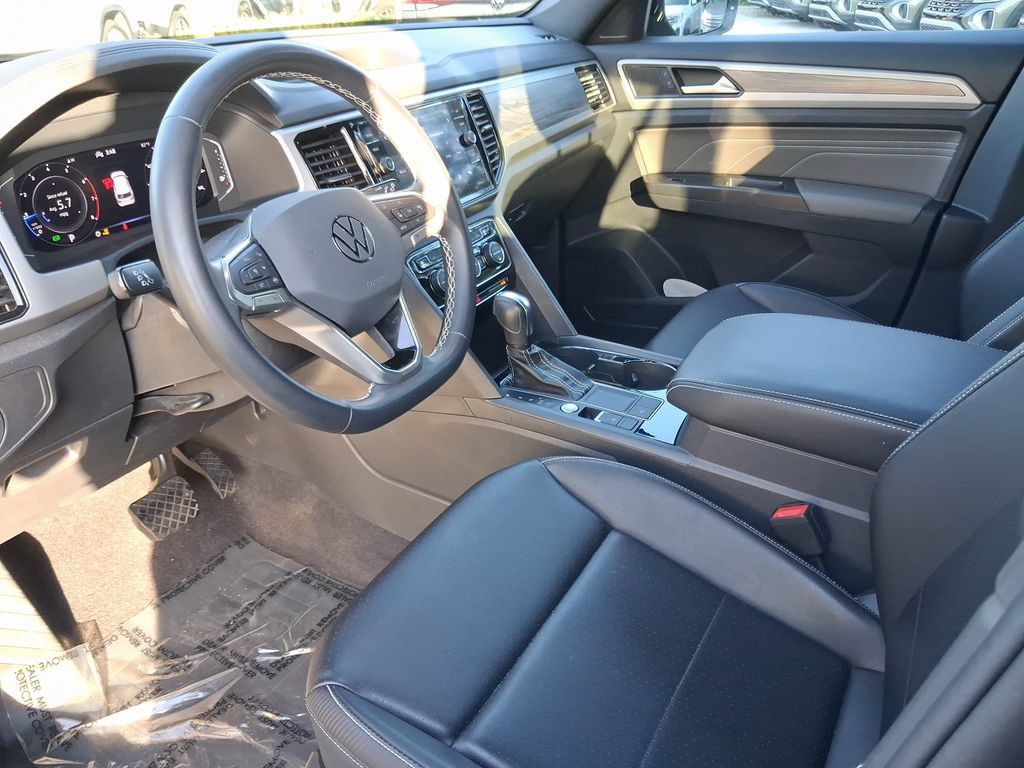 Used 2023 Volkswagen Atlas Cross Sport SE w/ Black Wheel Package FWD image 18