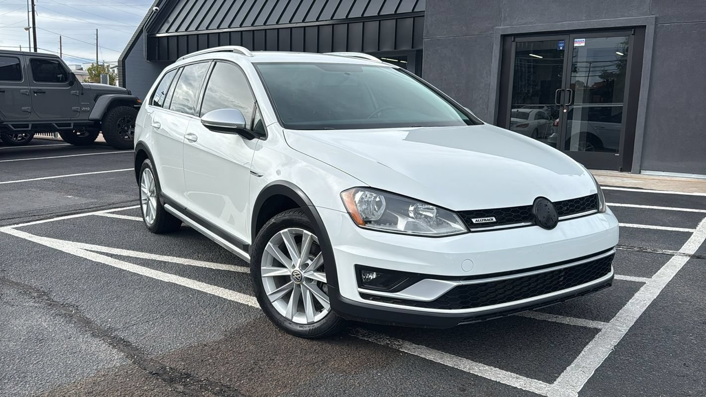 Used 2017 Volkswagen Golf Alltrack SE AWD/4WD image 1