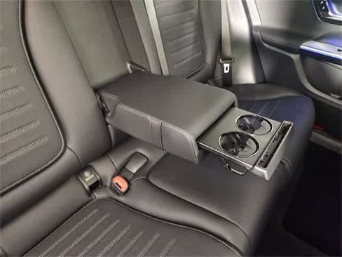 Used 2025 Mercedes-Benz GLC 300 4MATIC image 37