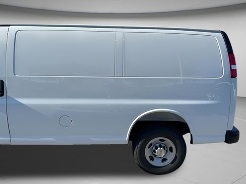 New 2025 Chevrolet Express 2500 image 17