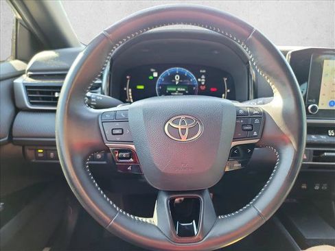 Used 2025 Toyota Camry SE w/ Convenience Package FWD image 15