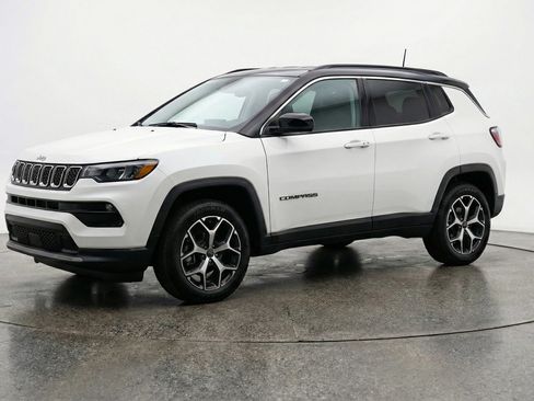 Used 2025 Jeep Compass Limited AWD/4WD image 3