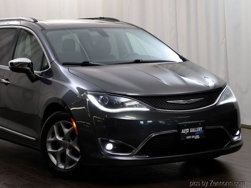 Used 2019 Chrysler Pacifica Limited FWD image 2