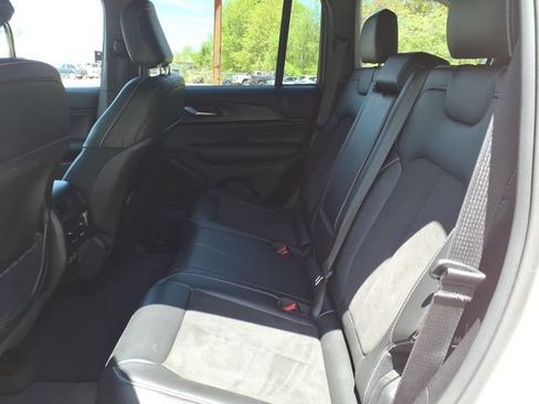 Used 2023 Jeep Grand Cherokee Altitude AWD/4WD image 12