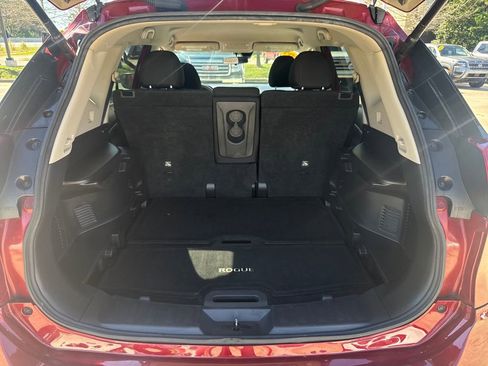 Used 2019 Nissan Rogue SV image 28