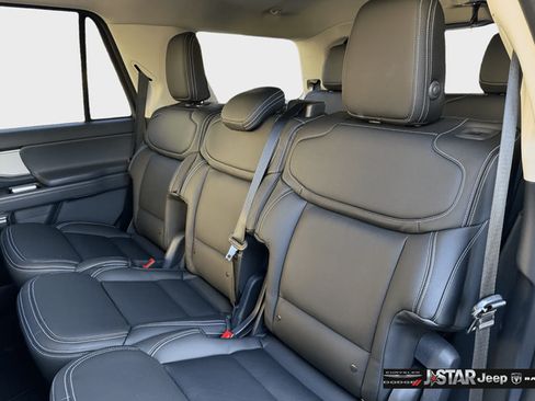 Used 2025 Ford Expedition Active AWD/4WD image 27