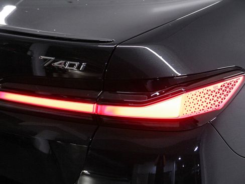 New 2026 BMW 740i w/ Premium Package RWD image 7