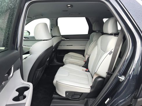Used 2024 Hyundai Palisade SEL FWD image 11