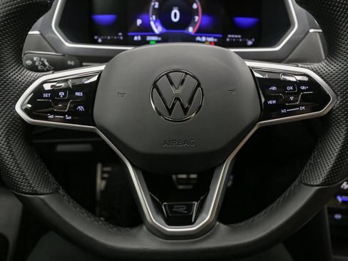 Certified 2023 Volkswagen Tiguan SE R-Line image 39