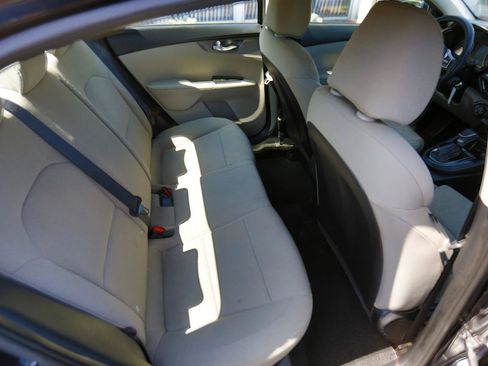 Used 2020 Kia Forte LXS FWD image 17