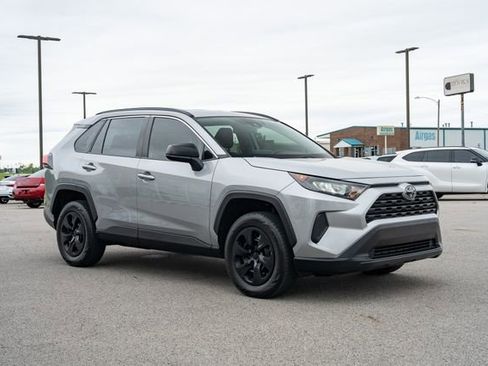 Used 2020 Toyota RAV4 LE FWD image 8