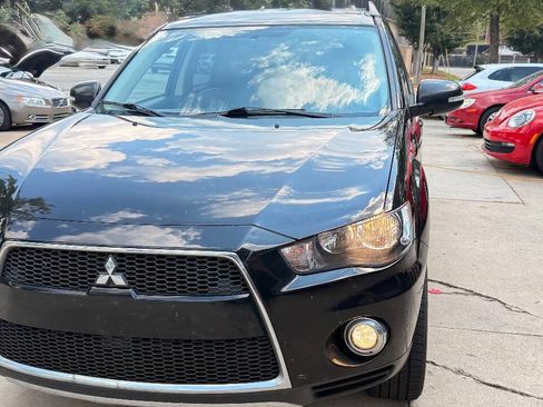 Used 2013 Mitsubishi Outlander SE image 9