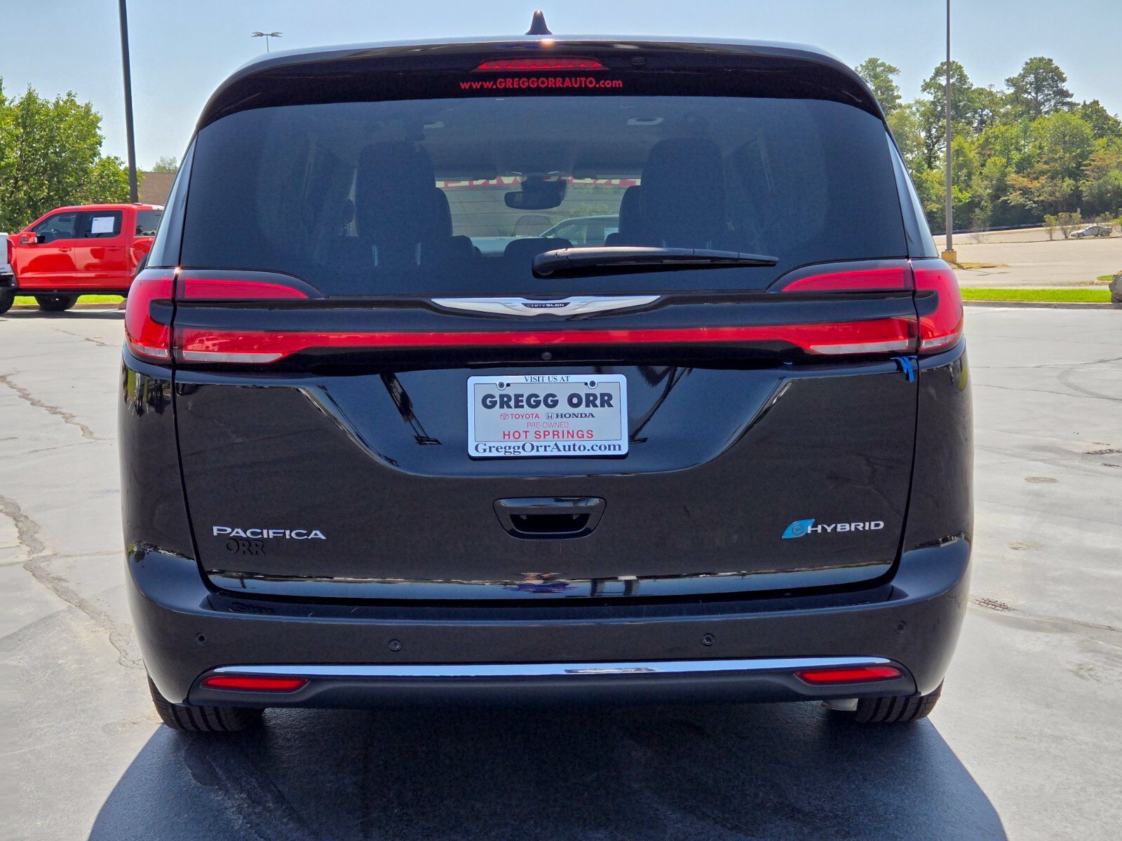 Used 2024 Chrysler Pacifica Limited FWD image 4